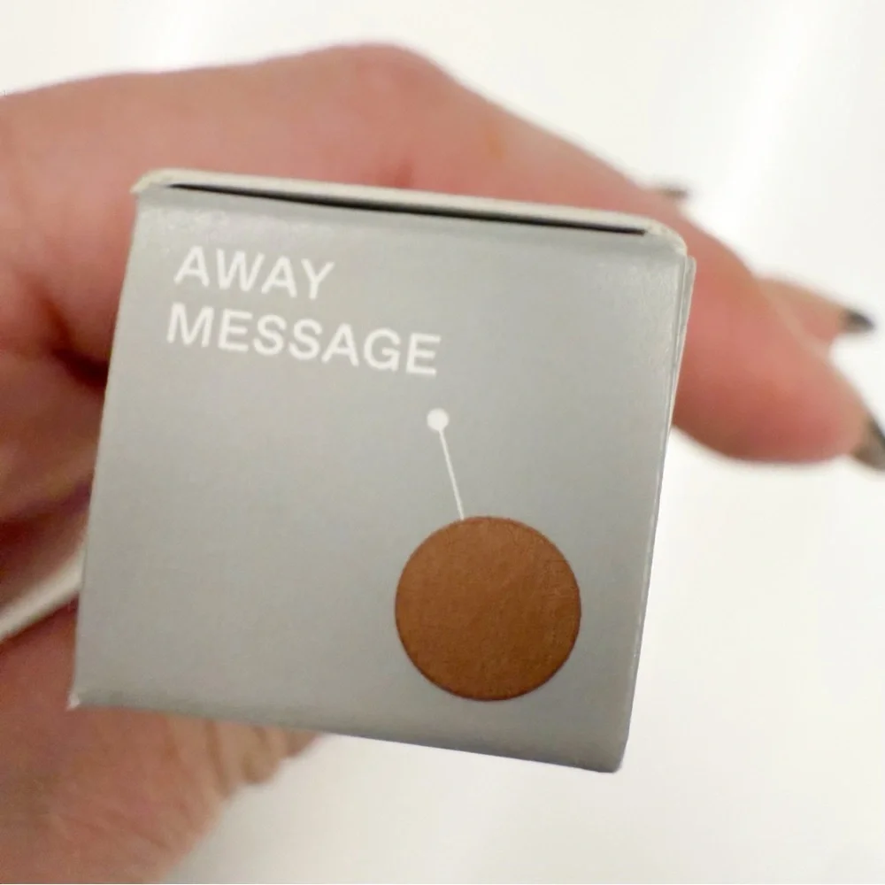 NWT REM Beauty On Your Collar Plumping Lipgloss in‎ Away Message